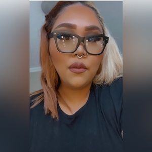 Meet your Posher, Connie